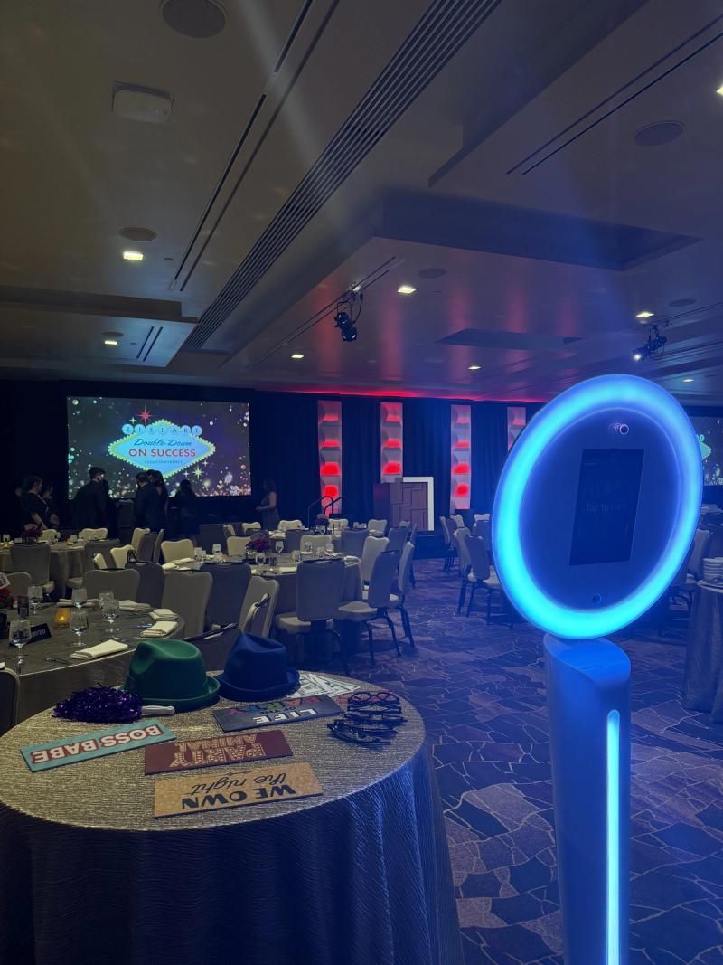 Social Booth LV balloons photo