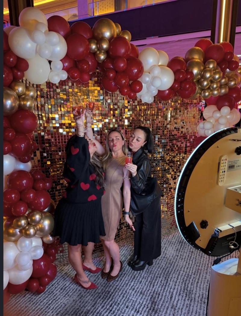 Social Booth LV balloons photo