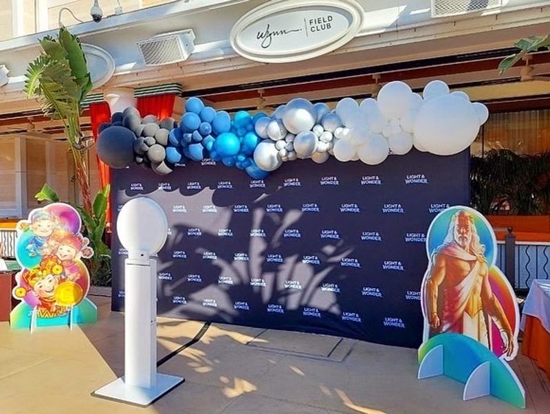 Social Booth LV balloons photo