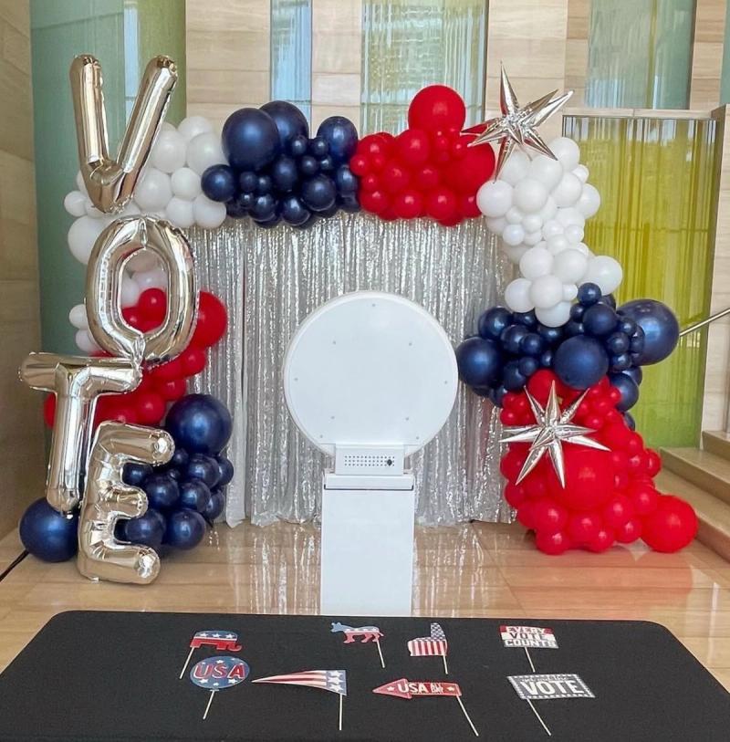 Social Booth LV balloons photo