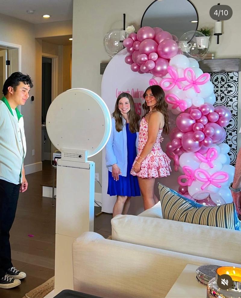 Social Booth LV balloons photo