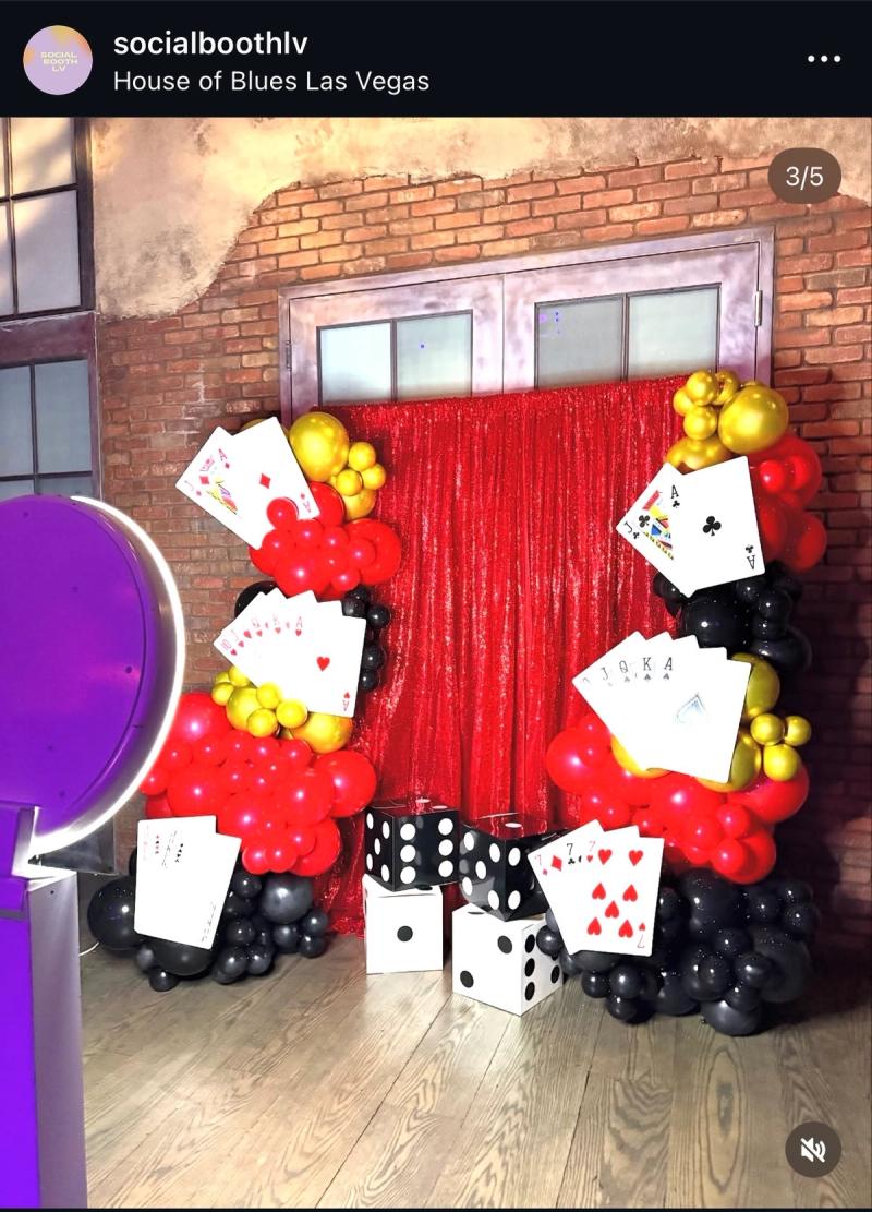 Social Booth LV balloons photo