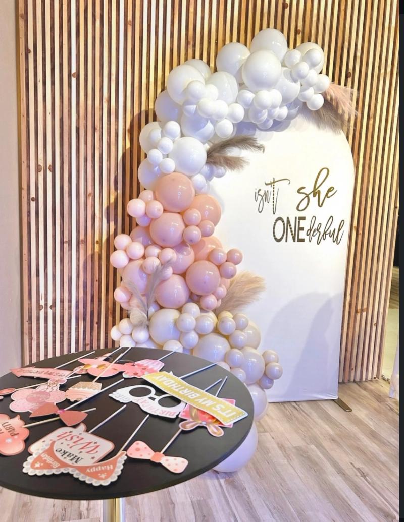 Social Booth LV balloons photo