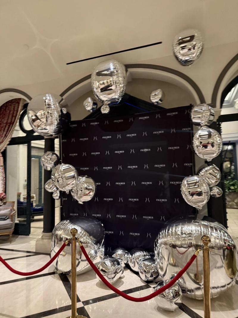 Social Booth LV balloons photo