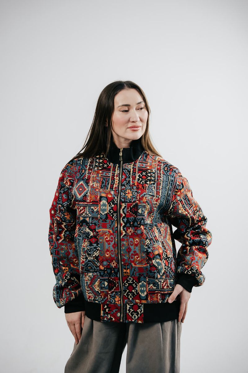 The BAY ethno bomber, studio look, glance aside