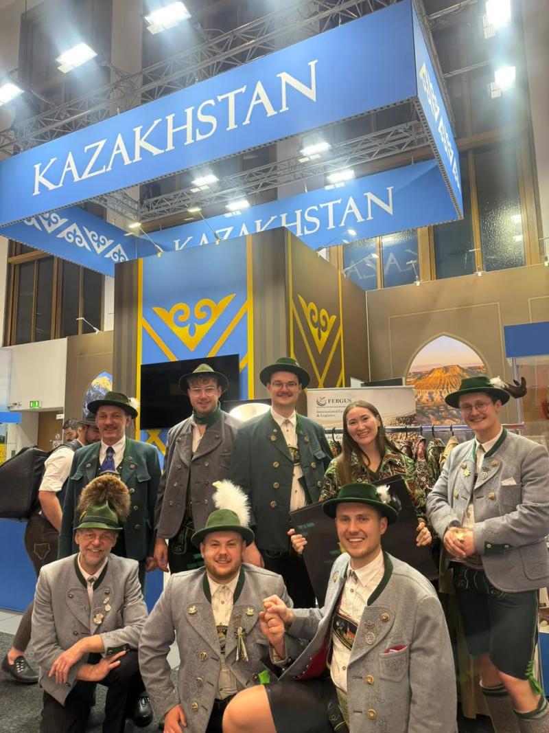 Banu Gaidar with visitors in traditional German costume