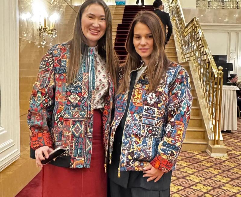 Banu Gaidar and a guest of the forum, both in BAY bombers
