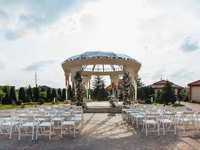 ceremonial weddding archway
