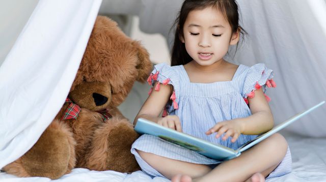 reading-in-my-white-tent_5841137