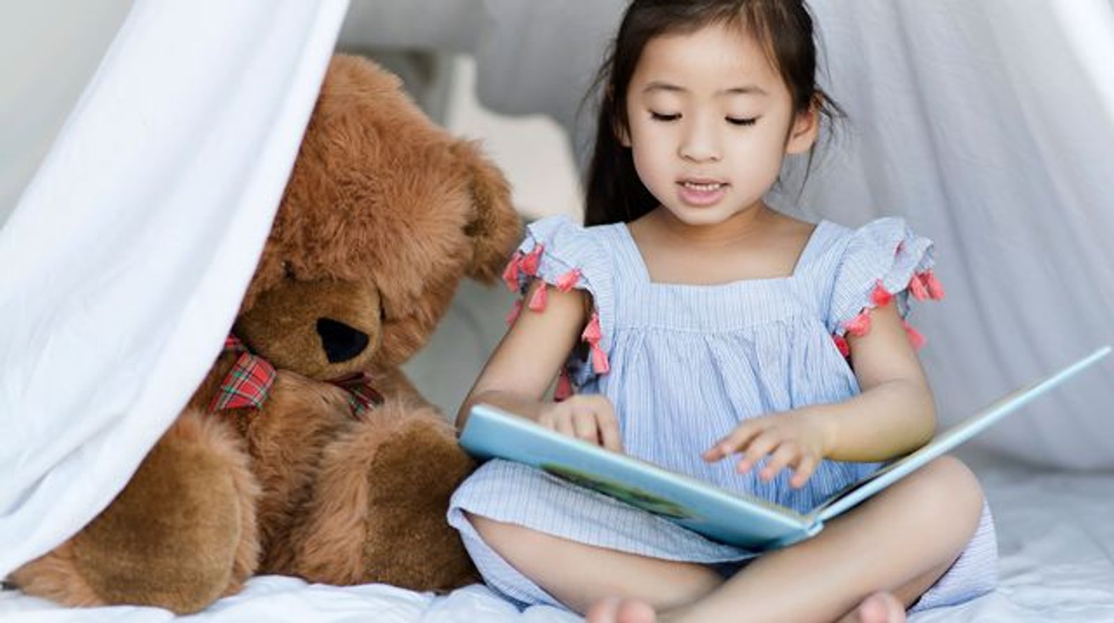 reading-in-my-white-tent_5841137