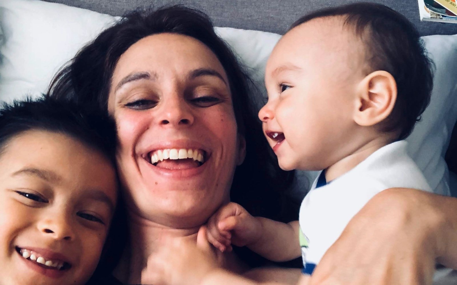 Nadège Bozzetti, superviseure 3D chez Hybride, et ses 2 enfants.