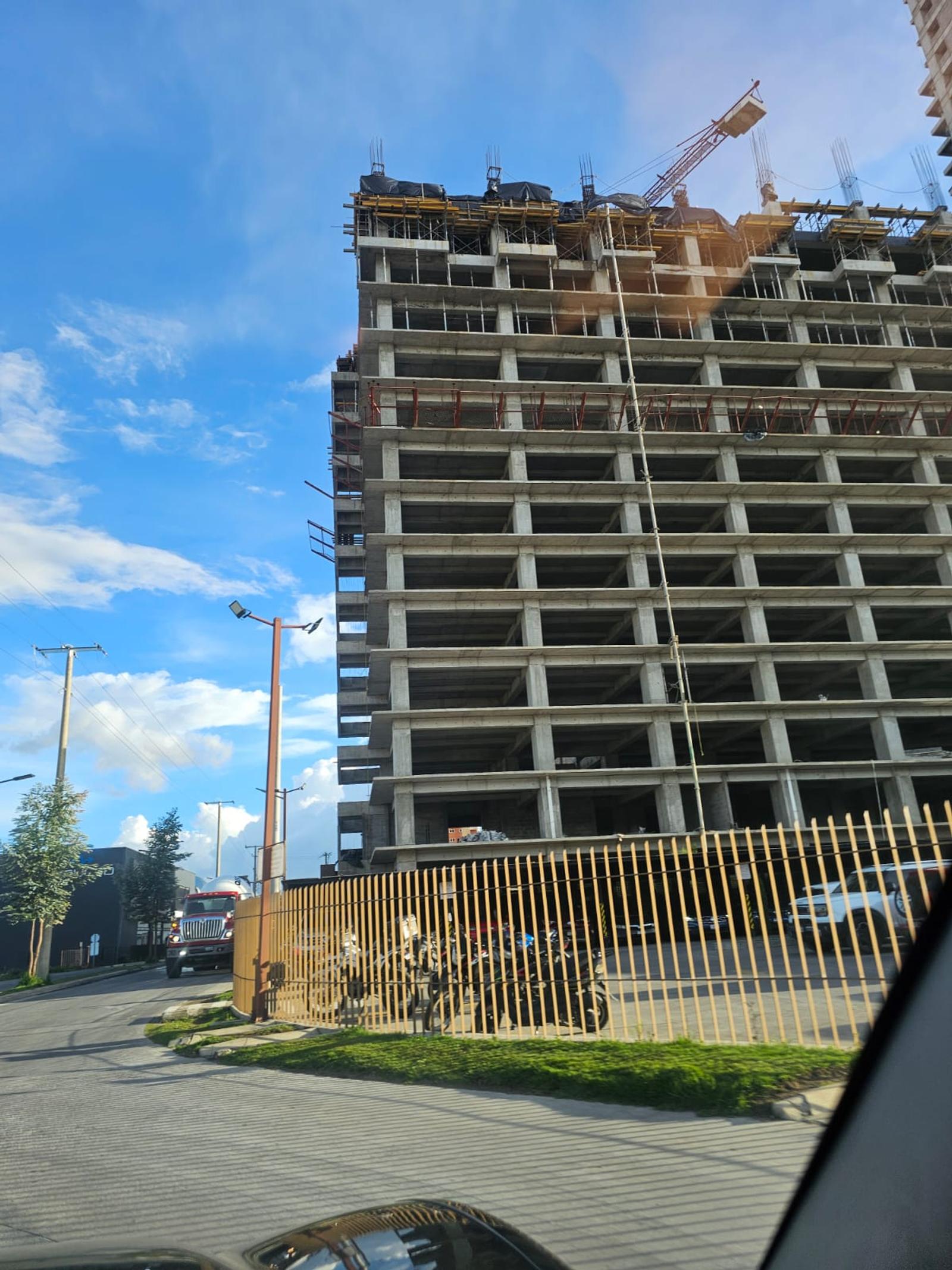 Edificio de uso mixto ubicado en Interplaza