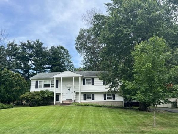 3 Thurston Dr
