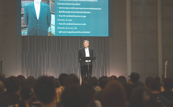 5 Techniques to Command Any Room as a Leader