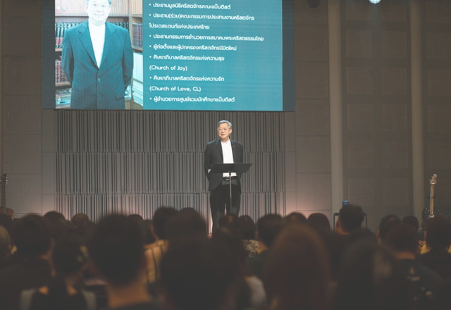 5 Techniques to Command Any Room as a Leader