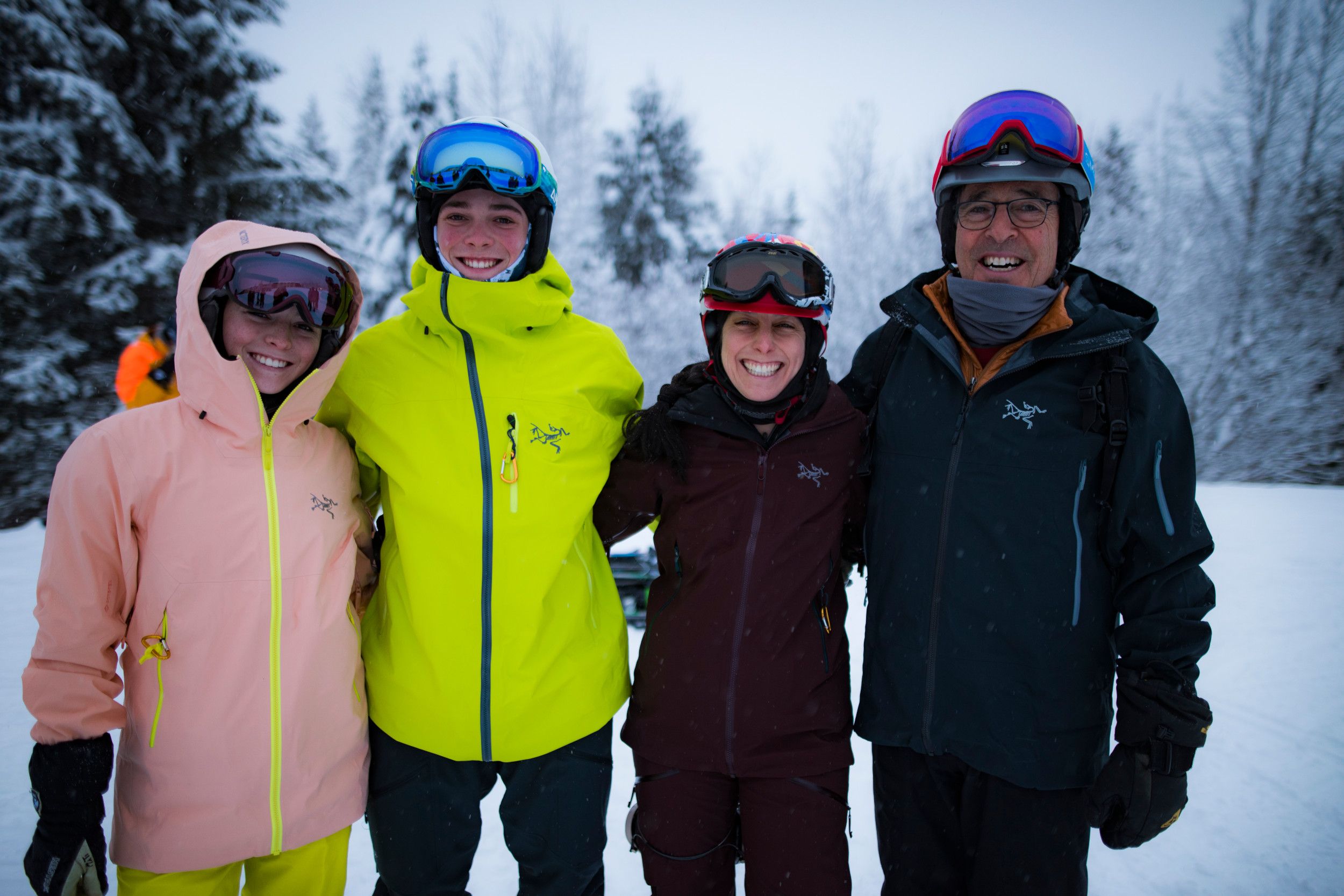 Family Adventures ​​| CMH Heli-Skiing