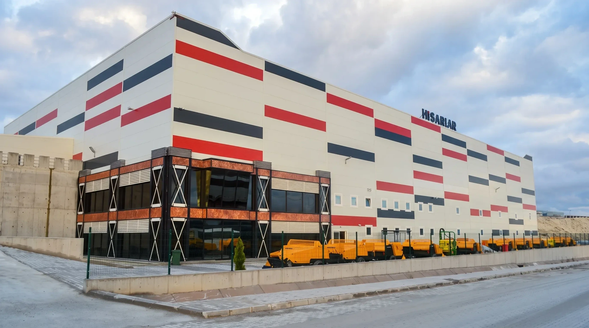 Hisarlar Makina: Tarım Makineleri ve Metal İşleme Tesisleri