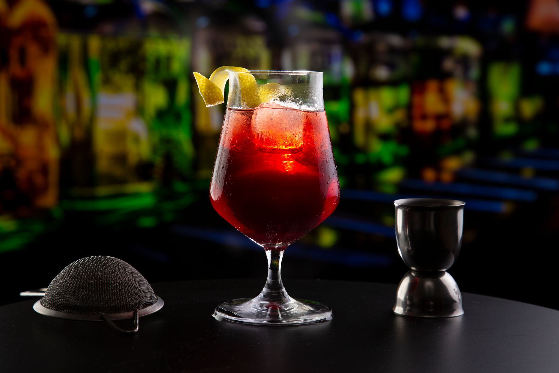 8 cocktails d'Halloween qui ne sont pas des blagues au colorant