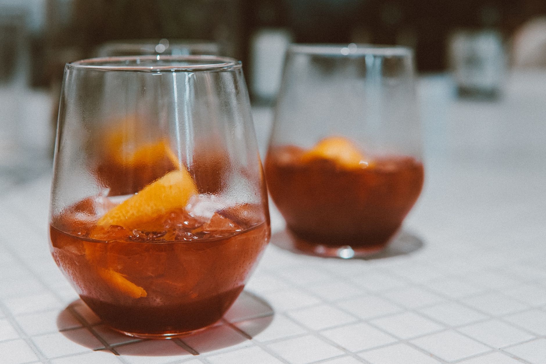 Le vermouth rouge, pilier discret du bar