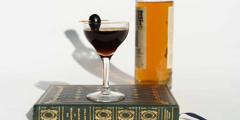 Le vermouth rouge, pilier discret du bar