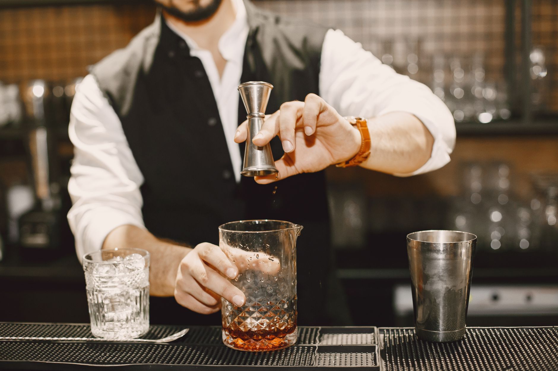 Cadeaux pour un amateur de cocktails : ce qu'on offrirait vraiment
