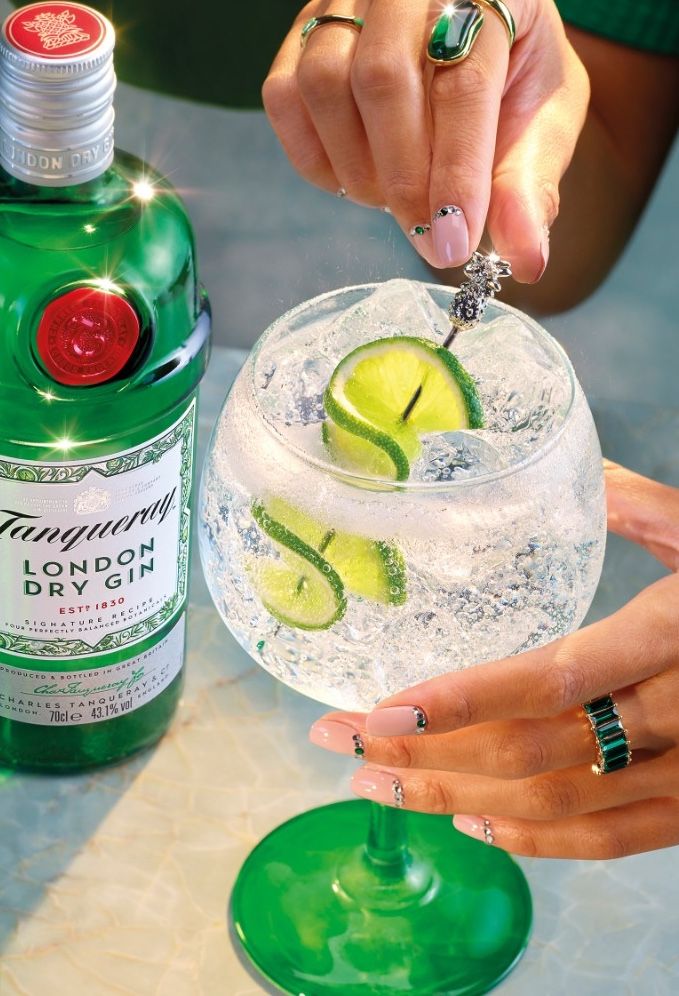 Gin — Tanqueray London Dry — image 2