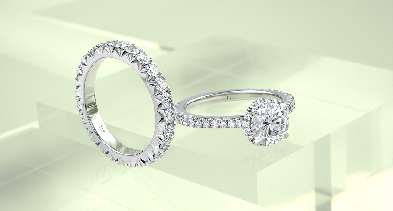 Bague et alliance Pavédral en or 19 carats inspirées d’arches de cathédrale.