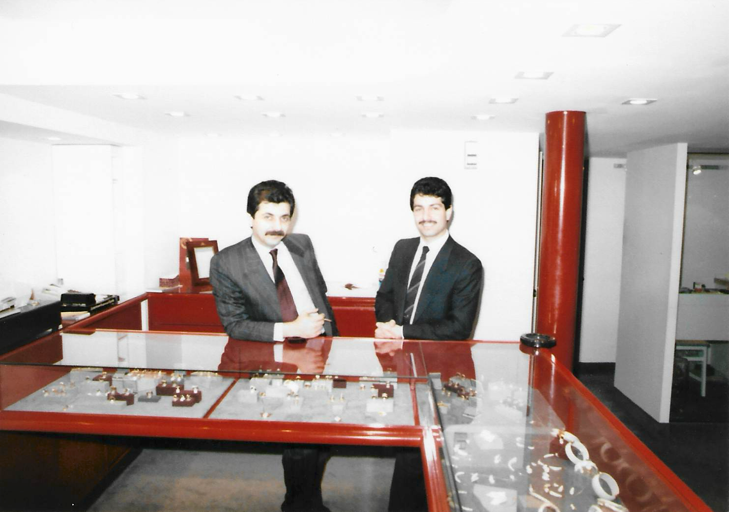 Mounzer, co-fondateur, et Richard, le membre le plus senior de l'équipe de Château D'Ivoire.