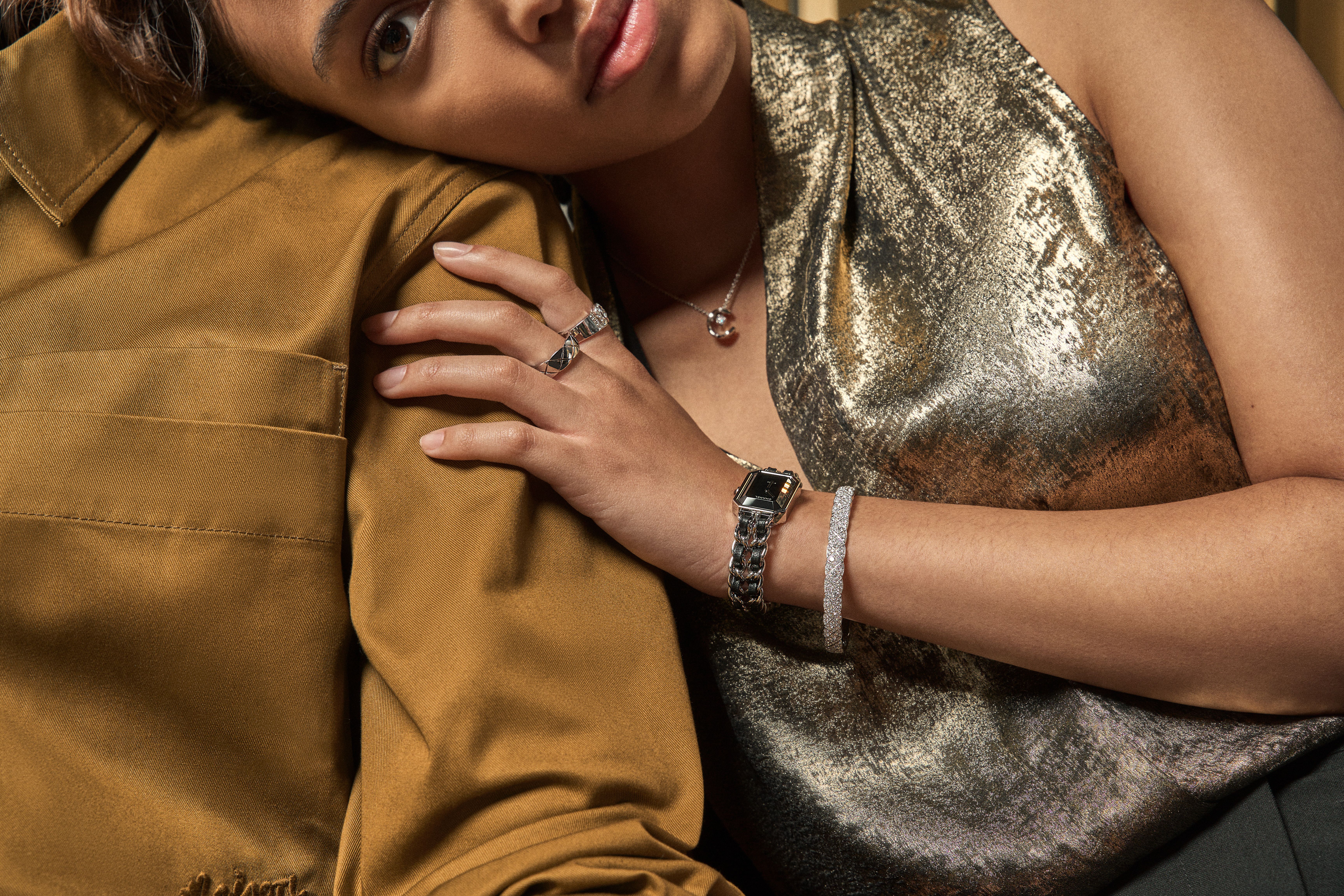 Luxury holiday display featuring elegant gift-wrapped jewelry beneath a decorated Christmas tree at Château d’Ivoire.