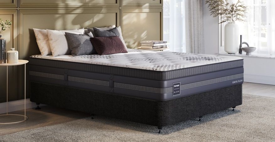 Onyx plush deals queen mattress