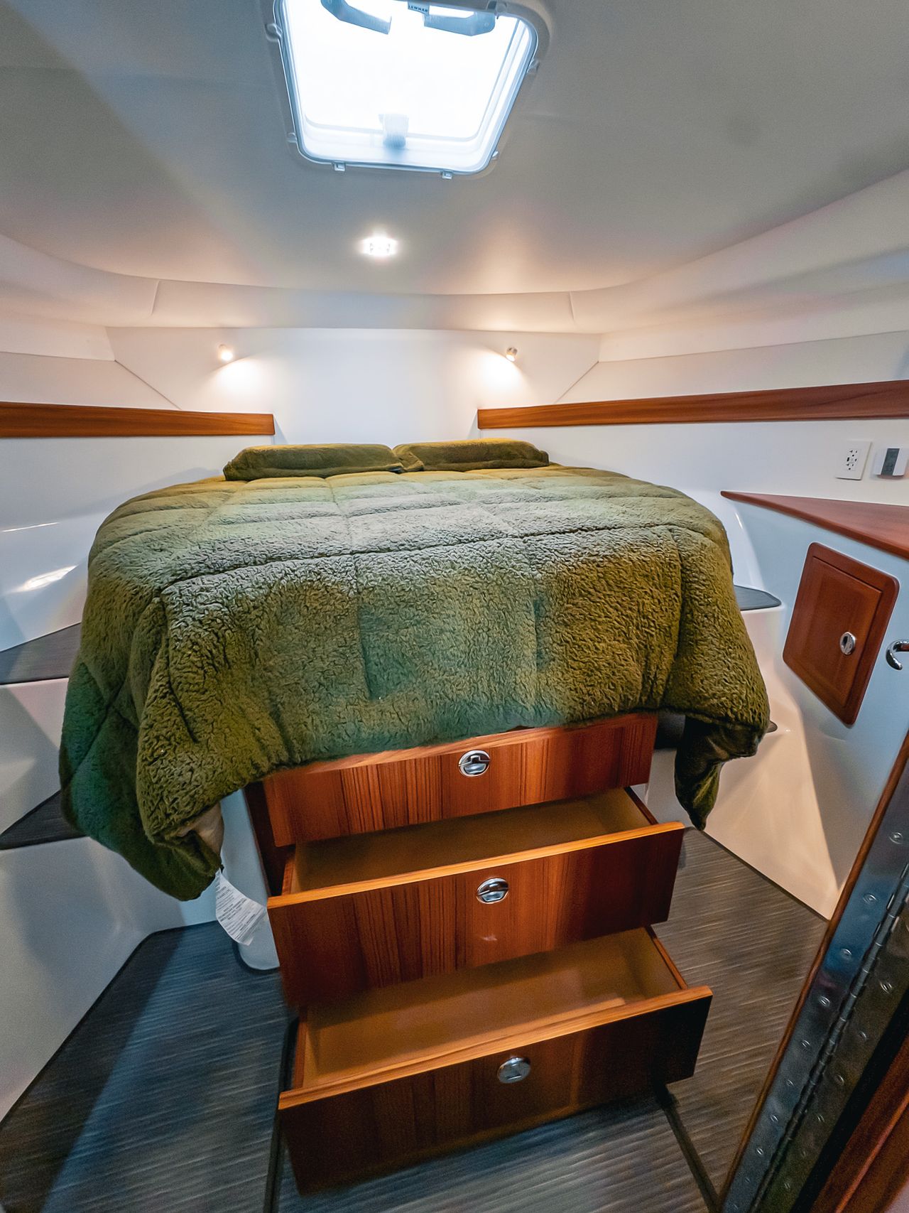 2024 Lindell 46 Fly Interior photo 19