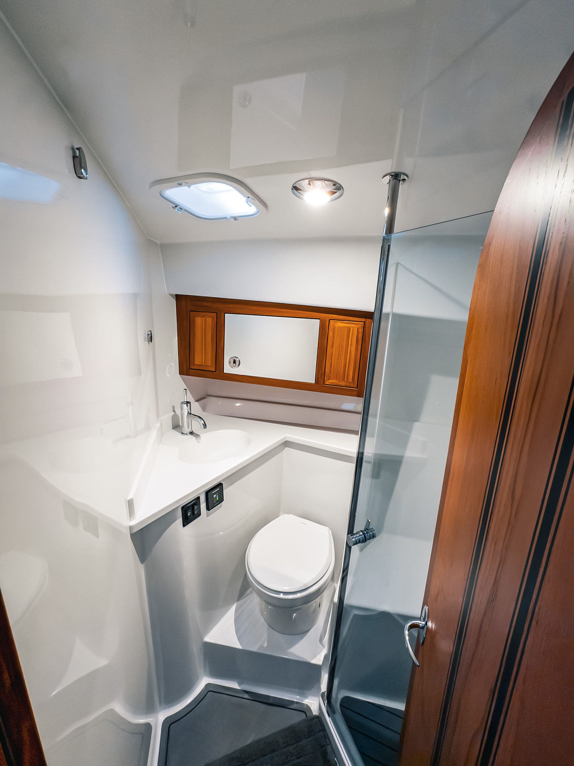 2024 Lindell 46 Fly Interior photo 12