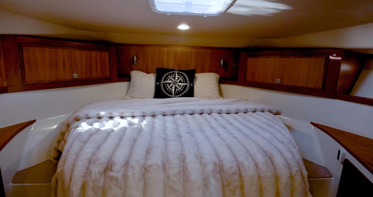lindell 42 bow berth with queen bed 