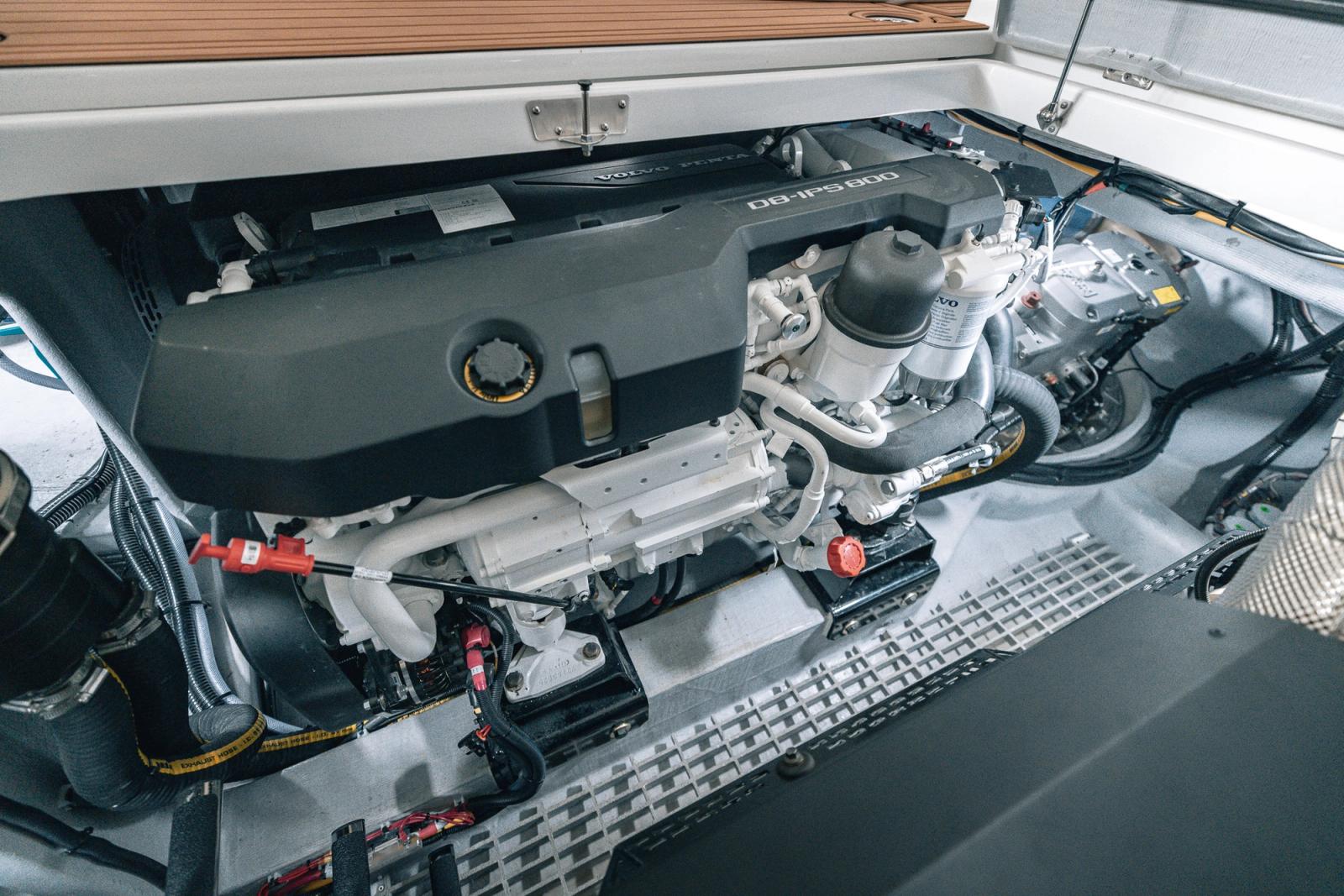 A photo of the twin Volvo Penta D8-IPS800s in 4801