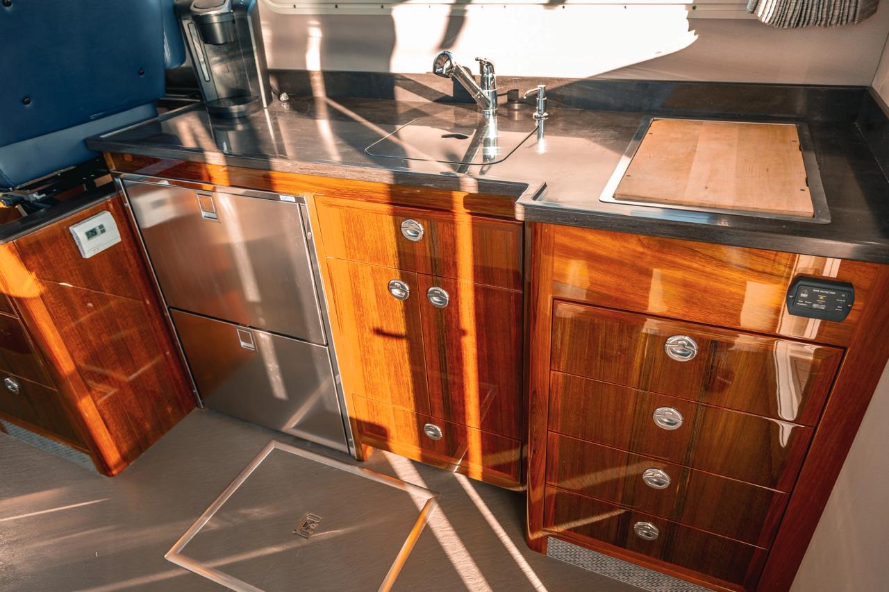 2019 Lindell 46 Interior photo 3