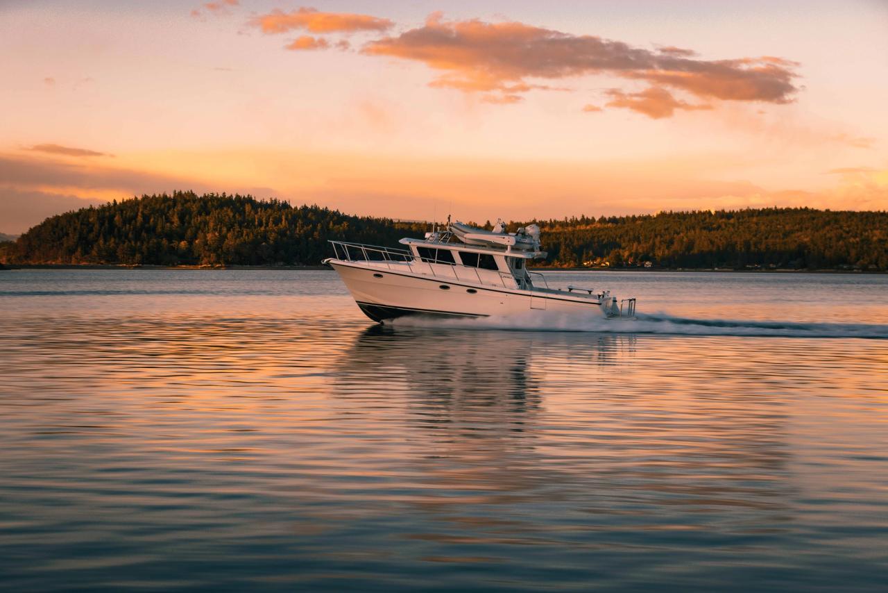 the lindell 42 heads to deception pass at full throttle near La Conner Washington