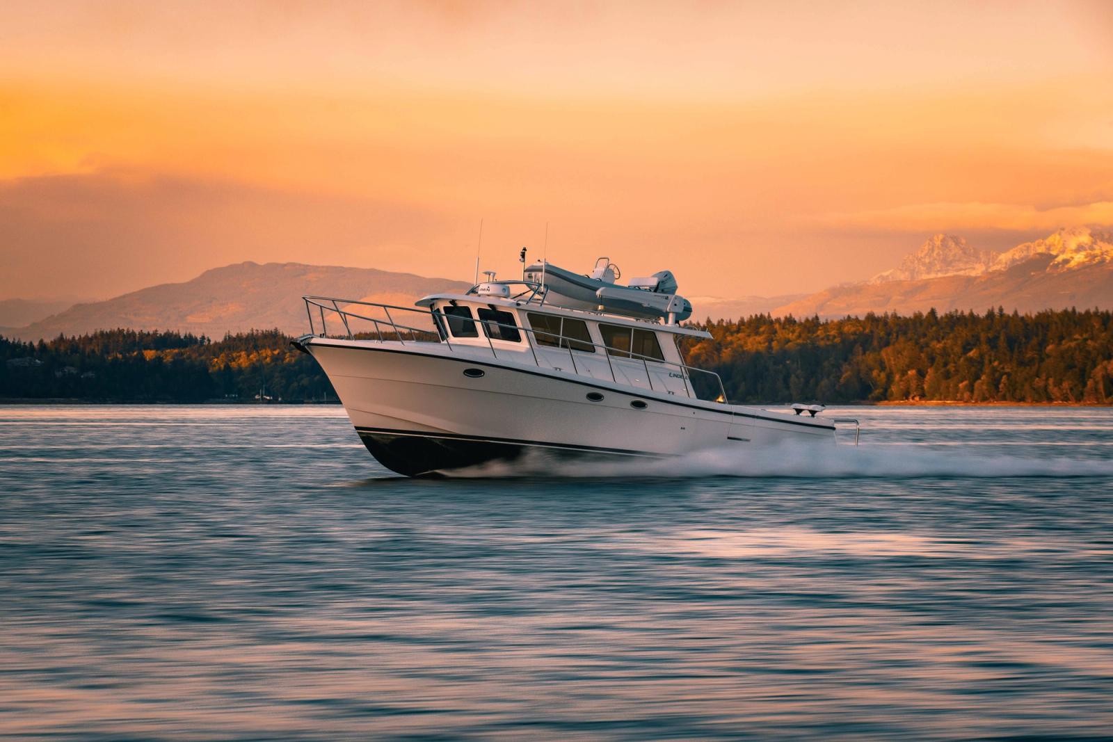 A Lindell 42 gliding across the water