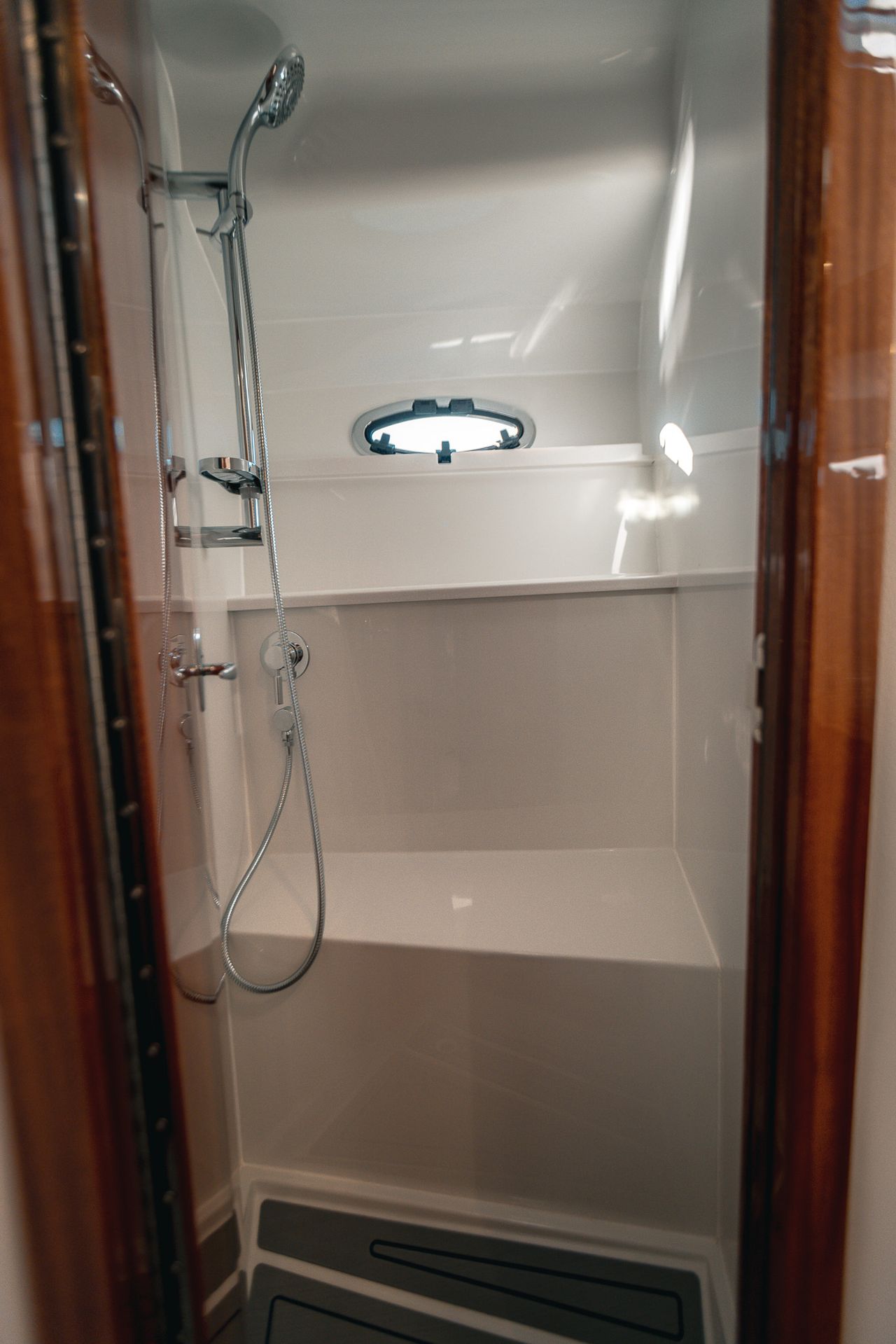 sunlight comes into Lindell 38 shower through window on port side