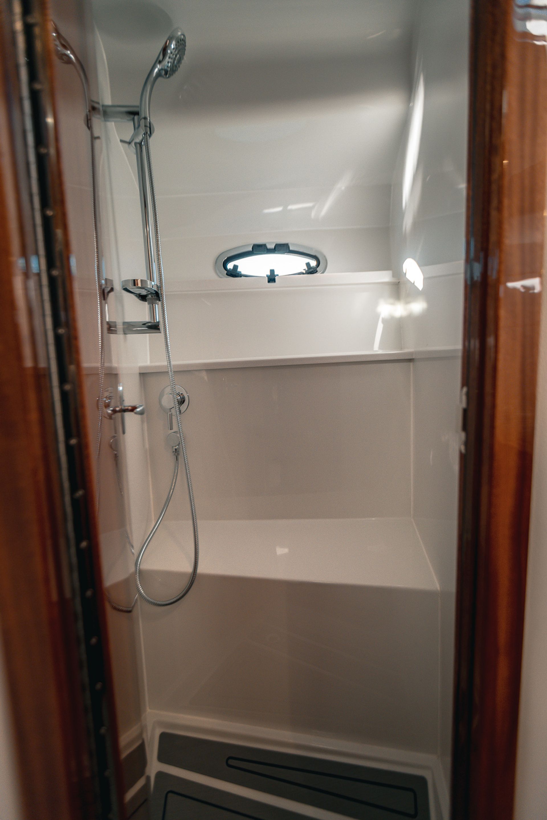 sunlight comes into Lindell 38 shower through window on port side
