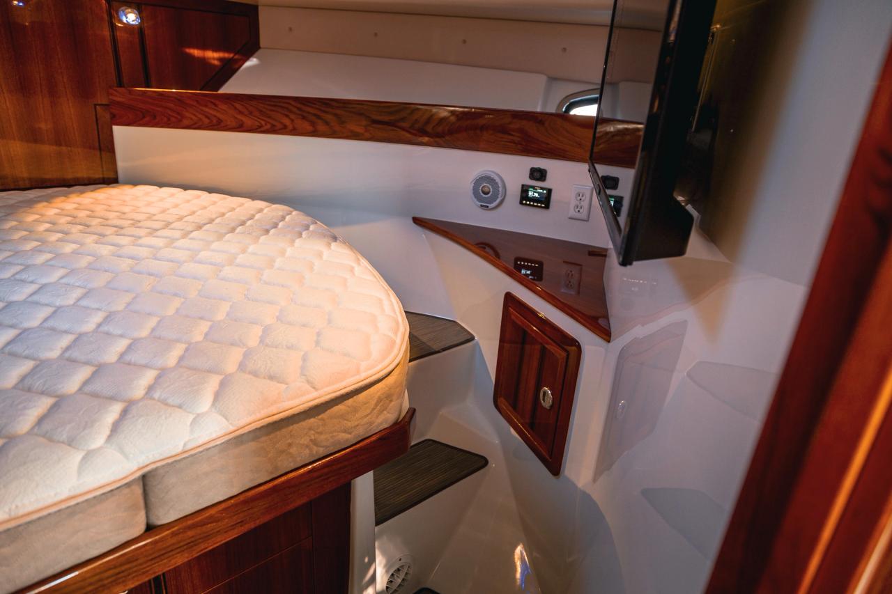 2019 Lindell 46 Interior photo 29