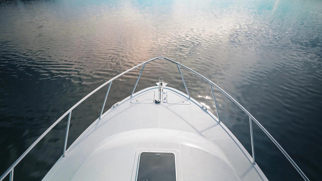 lindell 41 bow view with stainless steel rails