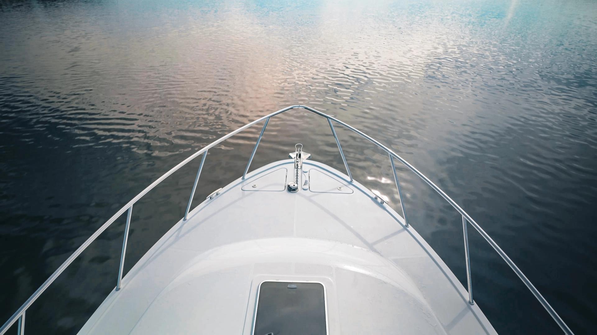 lindell 41 bow view with stainless steel rails