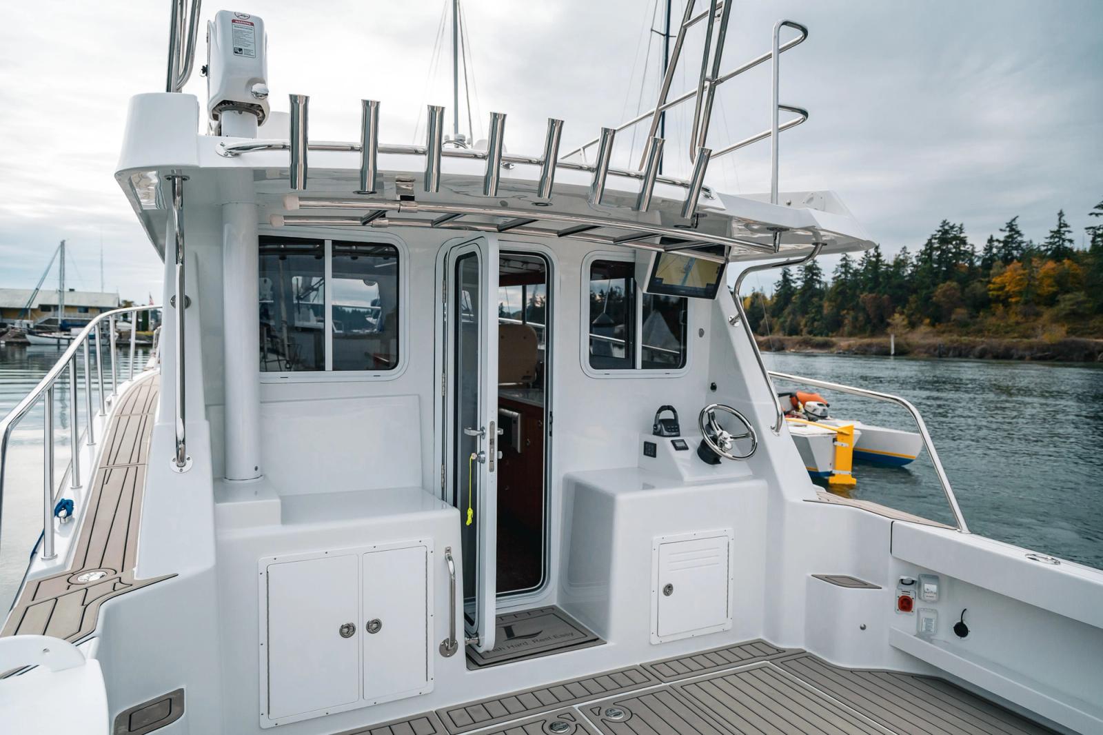 Aft helm station of the Lindell 46' Flybridge