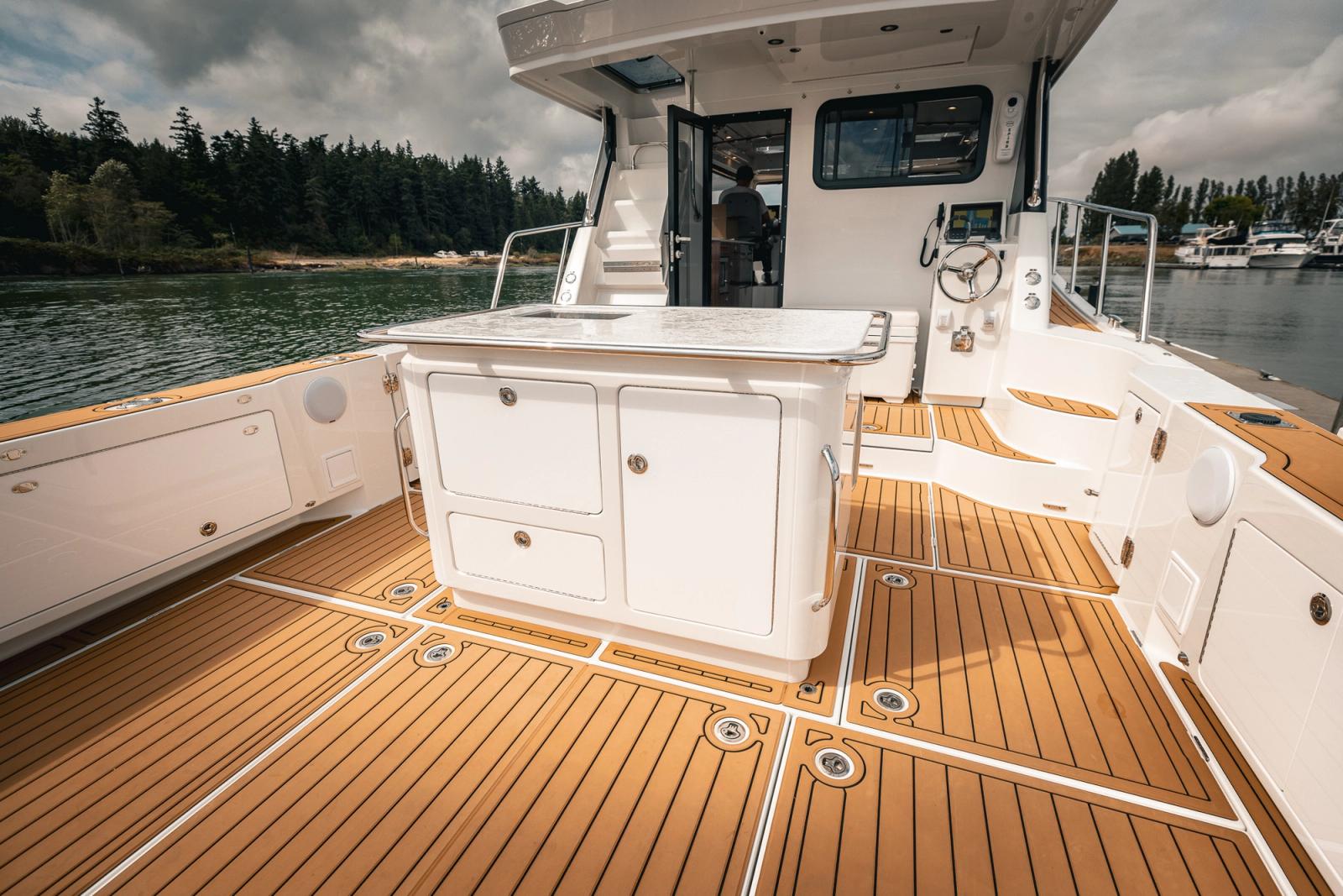 Foward view of the rigging and prep station and deck of the Lindell 48