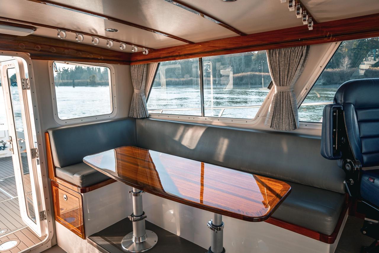2019 Lindell 46 Interior photo 8