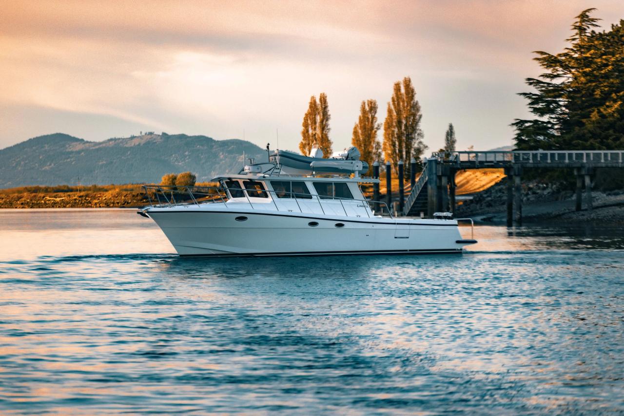 Lindell 42 leaving the La Conner Washington Marina 