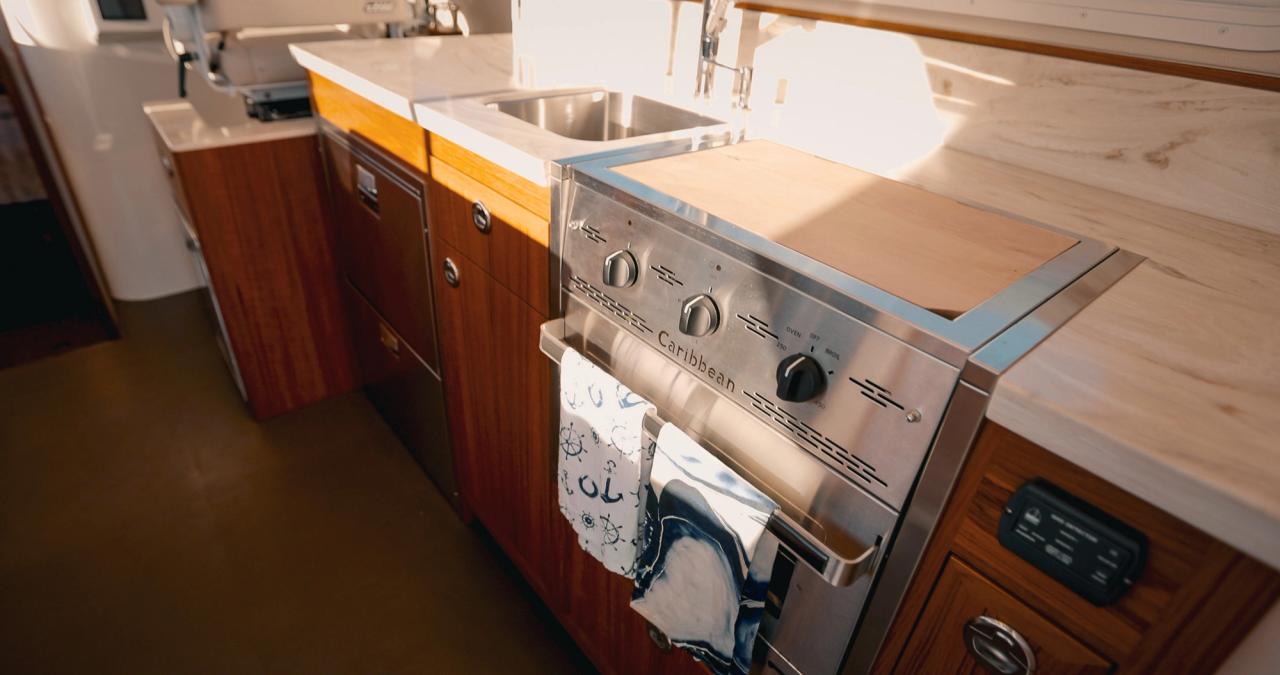 lindell 42 galley in the sunshine