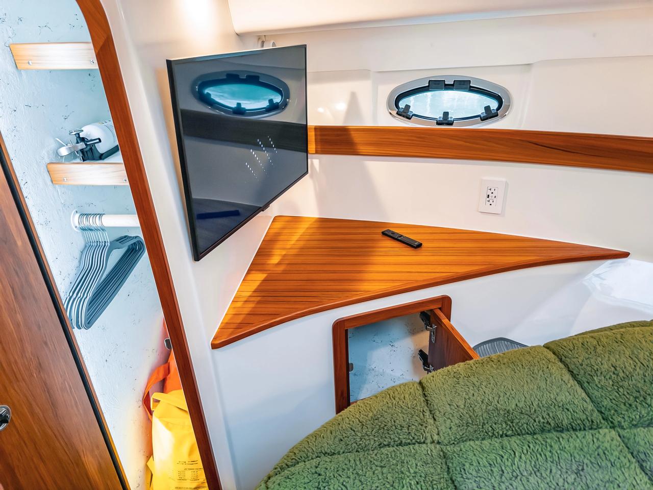2024 Lindell 46 Fly Interior photo 21