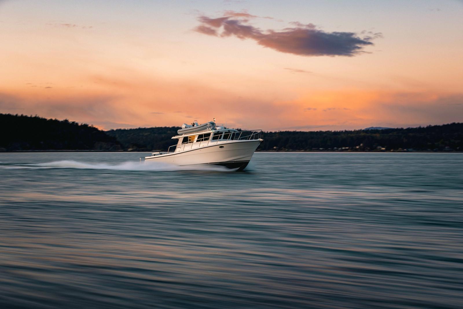 The Lindell 42 at full speed as the sun sets behind it