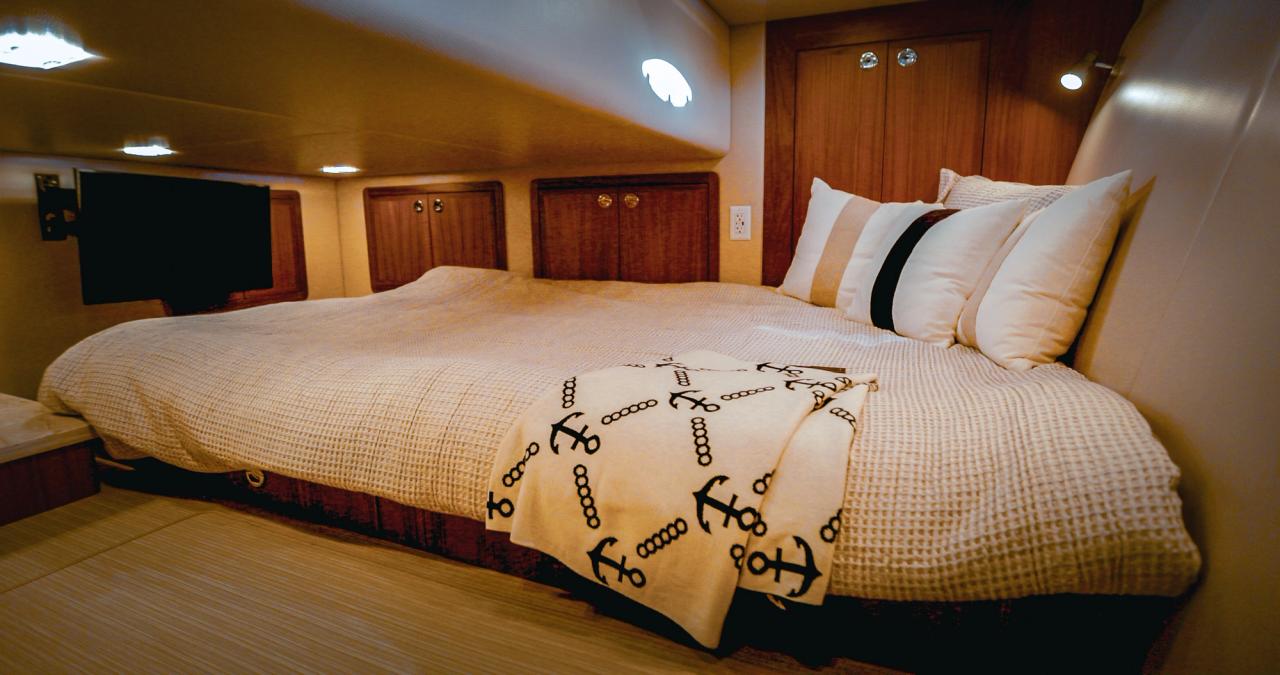 lindell-42-aft-berth-queen-bed